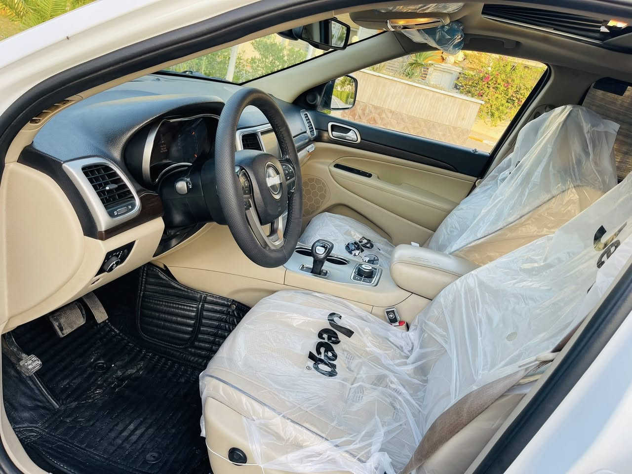 السلام عليكم
جيب جراند شيروكي وارد امريكي موديل 2014 السياره كلين تايتل رقم اربيل سنوية لحد 2029 باسمي تحويل ثاني يوم المواصفات: فتحه بصمه كراسي جلد تبريد قطعتين مري شفط اشاير بالمري  تايرات جديده شاشة جبيره تحكم استيرن فور ويل 4×4محرك 6 سلندر السياره كلش جديدة بعنى الكلمه ماشية 95 الف مايل قابل للزيادة سعرها 235 بيها مجال بسيط 
رقم التلفون ***********
