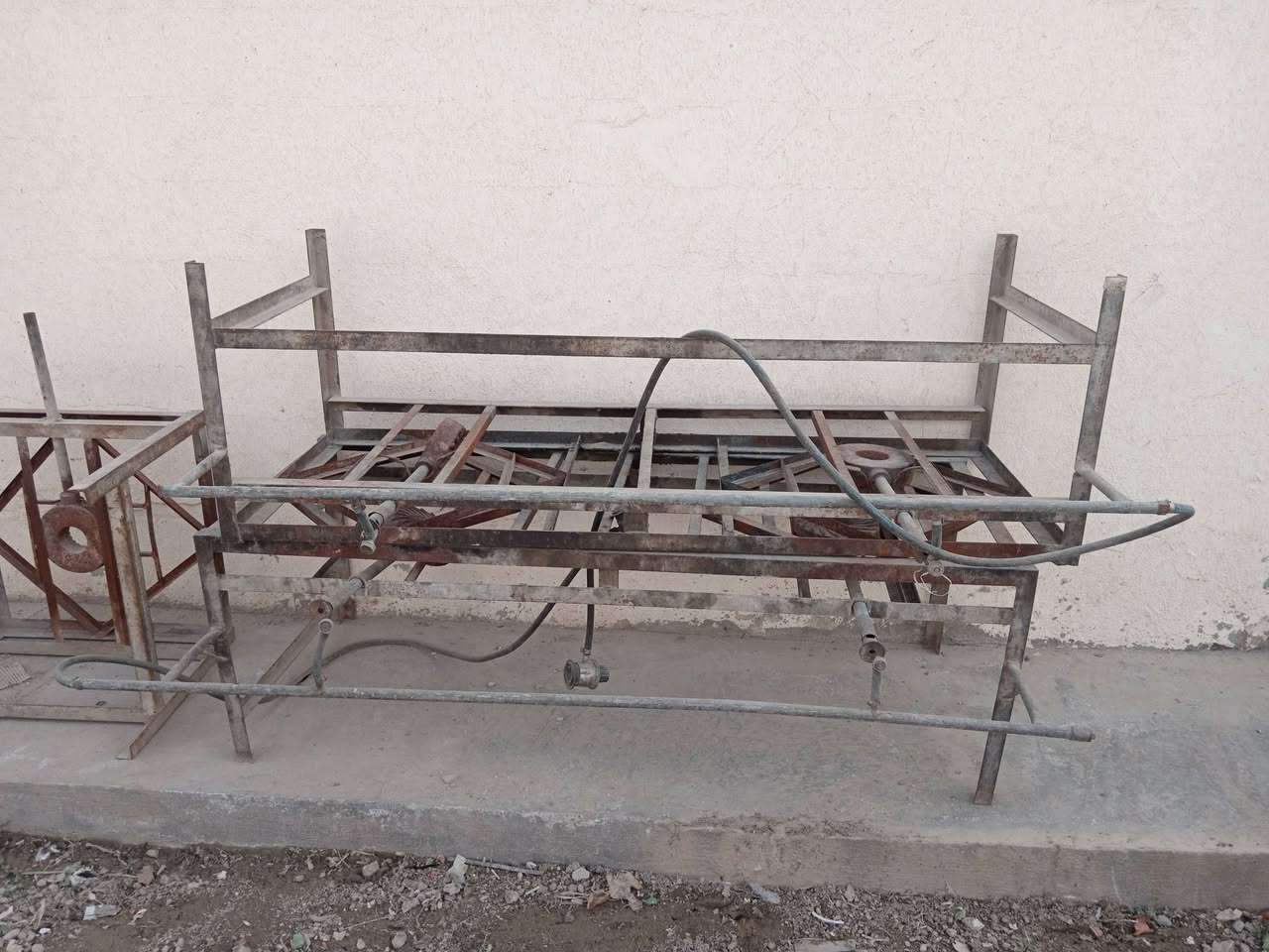 سلام وعليكم للبيع يوجد لدينا الطبابيخ وجدوره  اللي يحب يتصل
***********
