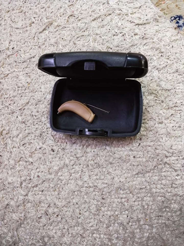 السلام عليكم للبيع سماعات أذن سمع المانيات اصلي حيل نضيفات والمكان فلوجه حي العسكري والسعر الاتصال عل الرقم فقط ***********
