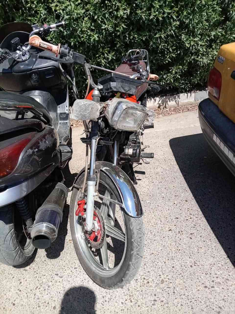 السلام عليكم شباب دراجه 
سونك موديله 2025الدراجه كامله بيهه نواقص قليله كلش يعني بس الصفاحيات مال الكفرات الدراجه نكره سلف وهندر  هورن لايت كامله مجفتهه قبل سبوعين كلشي مبدله جديد تايرات قبل سبوعين بدلتهن كلشي مبدله جديد حته الاستاند مبدله جديد  السعر 500 السبب البيع معتاز فلوس واريد ابيع  قسما بالله دراجه تخبل
العنوان بغداد جسر ديالى


**إذا كنت صاحب هذا الإعلان وتريد حذفه لأي سبب، رجاءا أرسل رسالة إلى الدعم الفني**