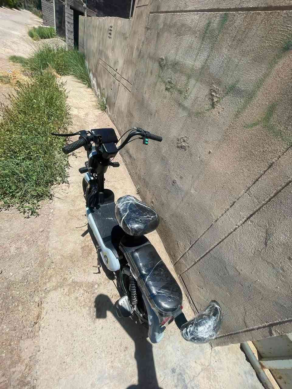 السلام عليكم بايسكل شحن للبيع كله شغال بطاريات جدد عل فحص أي نقص مابي  حجم ١٦ السعر ب٢٠٠ بي مجال مكان ديالى بعقوبه التواصل خاص أو رقم ***********
