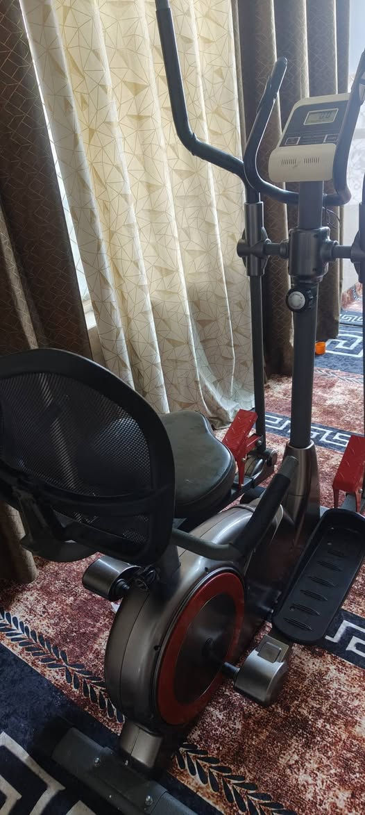 سلام عليكم جهاز رياضه بعده جديد كامل الشاشه مالته شغاله الكير ماله شغال كامل بي خفيف وثقيل سعر 85 مكاني الشعب رقم واتساب ***********
