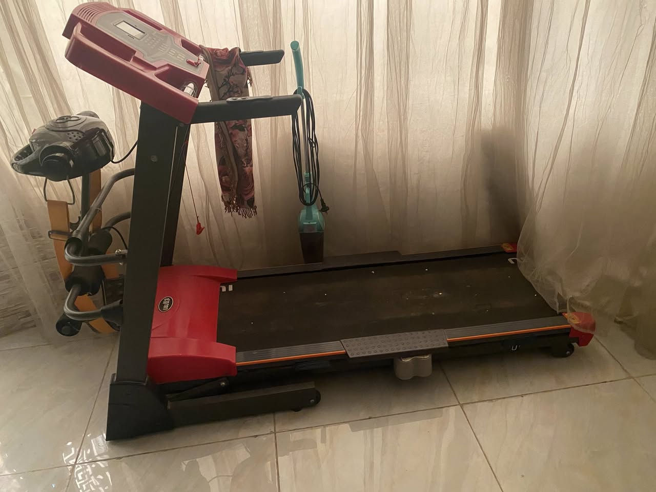 سلام عليكم
جهاز جري دبل ماطور ما مستعمل هواي ما متعوب هزاز شغال وجبلي شغال كلشي بي شغال
بس نقصه السجاده مالته يابسه تريد تبدلها تريد تبقيها مابيها شي ما مأثره
٣٠٠ وبي مجال
***********
محاويل حي المشتل(حصن جعفر)
