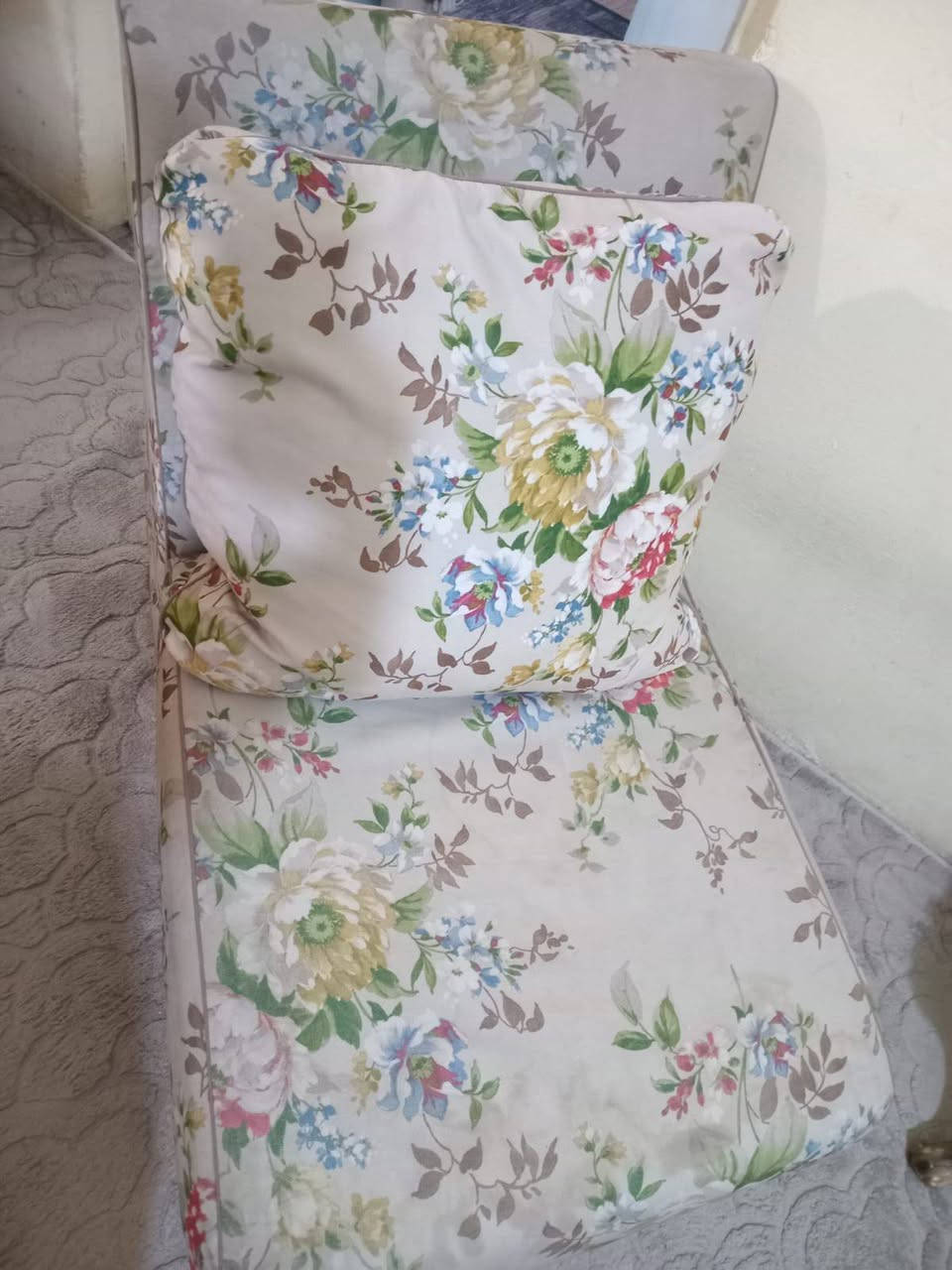 السلام عليكم
أغراض منزل مستعملة 
المكان الكرادة
للأستفسار على الرقم ***********
