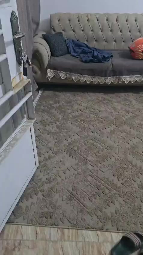 بيت للايجار ١٥٠ م طابق واحد معزول عزل تام منطقة الهياكل قريب جدآ ع شارع المطار مقابيل حسينيه المصطفى  
***********
