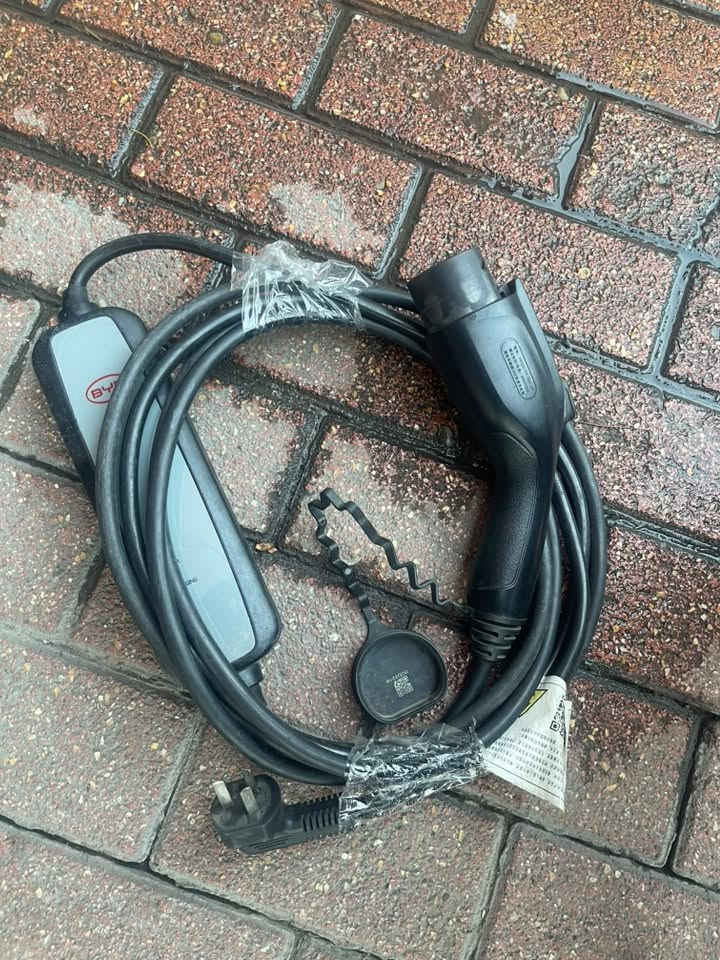 شاحنه. بي وايدي اصليه سعر ٥٠ عنوان بغداد حبيبيه***********
