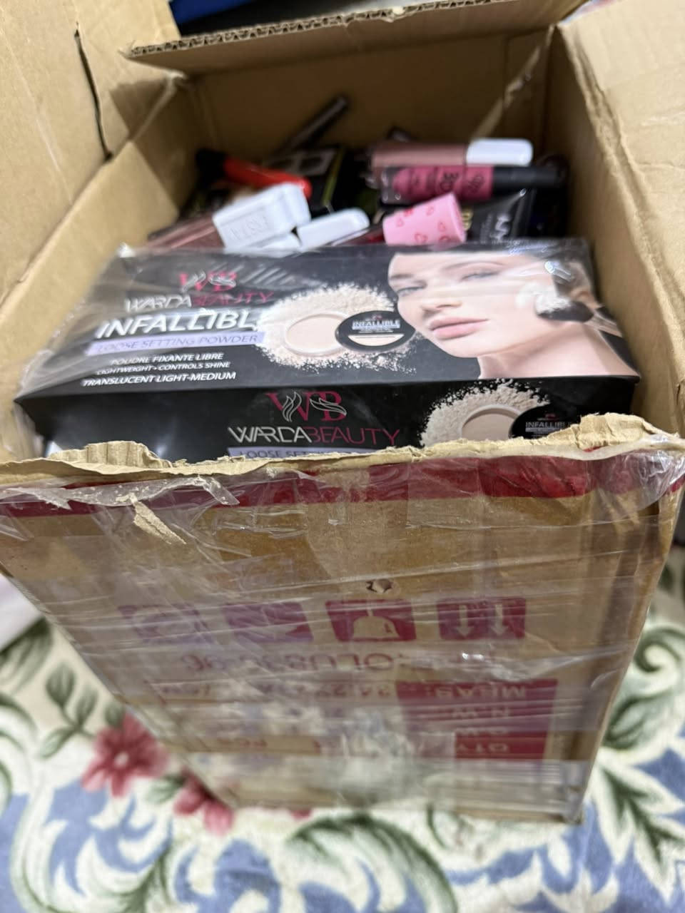 هلو بنات عندي كارتونتين مكياج اصلي يطلعلج بي شيكلام ونارس وماركات معروفه دابيعهن لان جبت ملابس وماعدي وقت افتح  لايف الهن الي تريدهن تدخل خاص


**إذا كنت صاحب هذا الإعلان وتريد حذفه لأي سبب، رجاءا أرسل رسالة إلى الدعم الفني**