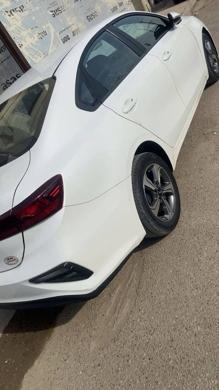 السلام عليكم للبيع سيراتو 19 خليجي  رقم بغداد ماشيه120  الف باسمي
تحويل مشروع وطني
#المواصفات 
محرك 1600
تبريد قطعتين 
داخل لونين 
مري شفط 
أشاير بالمري 
خمسه ويل كب
تحكم ستيرن 
نضامين
سويج شخاطه عدد أثنين
تخم تاير + باتري جديد
السياره مال جناي .
السياره ع وضع الشركه .
باقي المواصفات معروفه 
#السعر146 وبيه مجال قليل

للأستفسار الأتصال على الرقم
***********
العنوان بغداد
