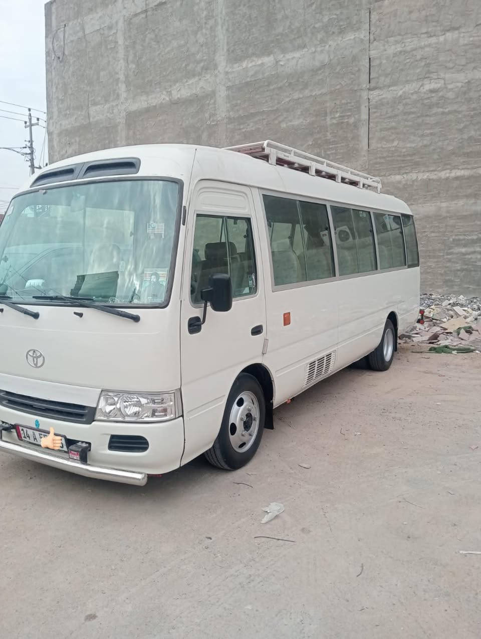 السلام عليكم كوستر للبيع مديل 2014مكينه كير اكسل كفاله تخم تاير تبريد صبغ بجم والصفحه الكصيره يم الدكمه وصفحه العبري وره الدبل بل ربع والباغي كفاله عامه رقم بصره إنكليزي بسمي السعر 325وبيها مجال قليل مكلف بل نشر رقم راعيها ***********
