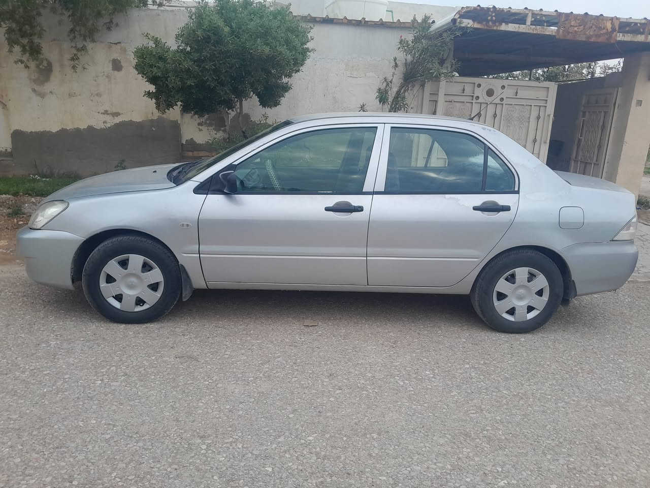 السلام عليكم 
مسيبوشي لانسر للبيع موديل ٢٠٠٩ بسمي رقم سليمانيه دولي والسياره كفاله من الحادث او الضرر سياره بلادي مكينه القبق لأسود مكفولات صدر أمامي خلفي جديد تخم تاير جديد  الجاملغ الأمامي مرشوش اثر شخوط البنيد مبدل تجاري اثر جراد تدفئه تبريد شغال مابيهه  اي نقص سنويه مجده ل ٢٠٣٠ السعر ٨٠ورقه وبيهه مجال قليل لسونار اسفل الشاشه  رقم صاحب السيارة***********
 مكلف بلنشر
