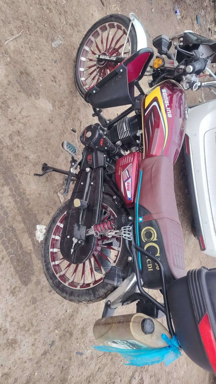 دراجه إيراني موديل 2026 فول مابيها اي نقص ماشيه شي قليل مكفوله كفاله عامه من السرقه والدراجه بسمي ورايدها ب900 وبيها مجال قليل حك الجيه أوراق كامله ***********
