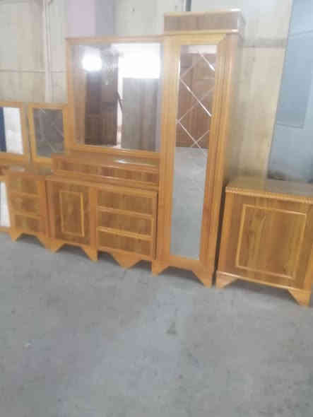 غرفة نوم 5 ابواب ملحق فصال تركي شغل عراقي خشب صاج ثقيل 5 ملم صبغ حراري جديدة مامستعملة السعر مليون و 500 الف للأستفسار *********** او مراسلة الصفحة خاص العنوان الموصل متوفر توصيل على مناطق الشرقاط والقيارة
