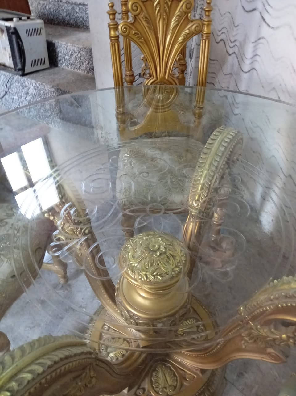 ميز طعام 4 كراسي زان ملكي مع ملاحظات بسيطة كما في الصور
اتصال على الرقم *********** / حله
