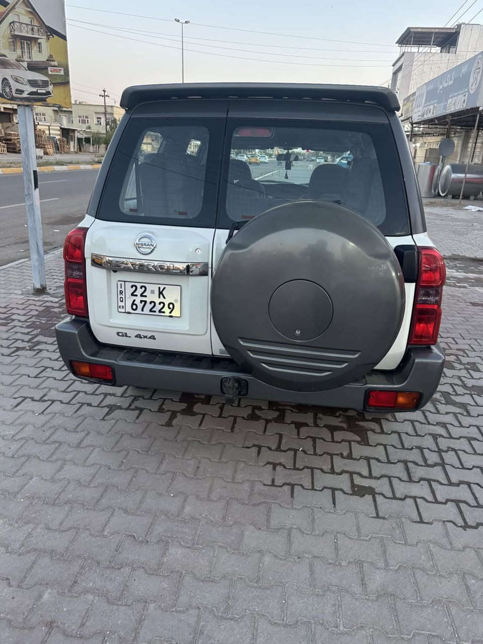 السلام عليكم 
نيسان بترول صفاري للبيع 2019  دفع رباعي أوتوماتيك فول مواصفات بس بدون سلايت 
مكفولة كفالة عامة بدون صبغ بدون بارد 
ماشية 51الف  العنوان كركوك 
للاستفسار ***********
