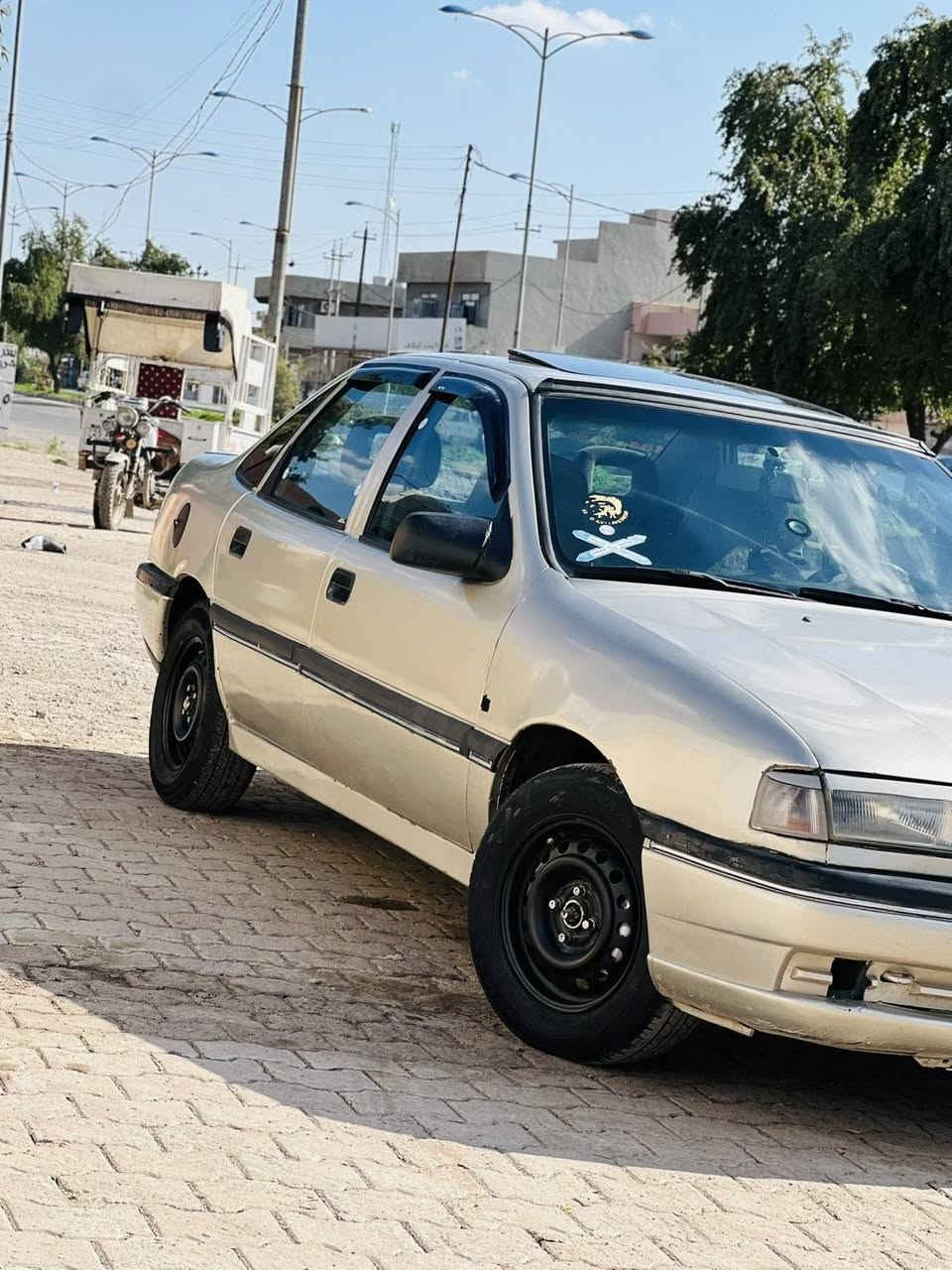 سەلامووعەلیکوم اۆپڵ ڤیکترا بۆفرۆشتن مۆدێل 1990 مکینە سەنی  دووپارچەی پێوەیە گێرمکینە بەشەرت سعر 35 مەعمەلەی برایانە رەقەم سەیارە دهۆک وکالە بەناو خۆمانەوەیە  .***********
