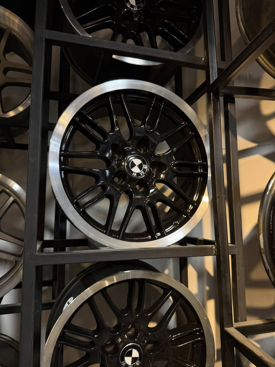 ويل كب حجم 17 بي إم صقر. 	نضيف وايه كلش
مصبوغ
سايز واحد
السعر: 350 ألف دينار
موقعي: بغداد، حي العامل، شارع 7 نيسان متوفر توصيل لكل المحافظات
📱 للتواصل واتساب: ***********
