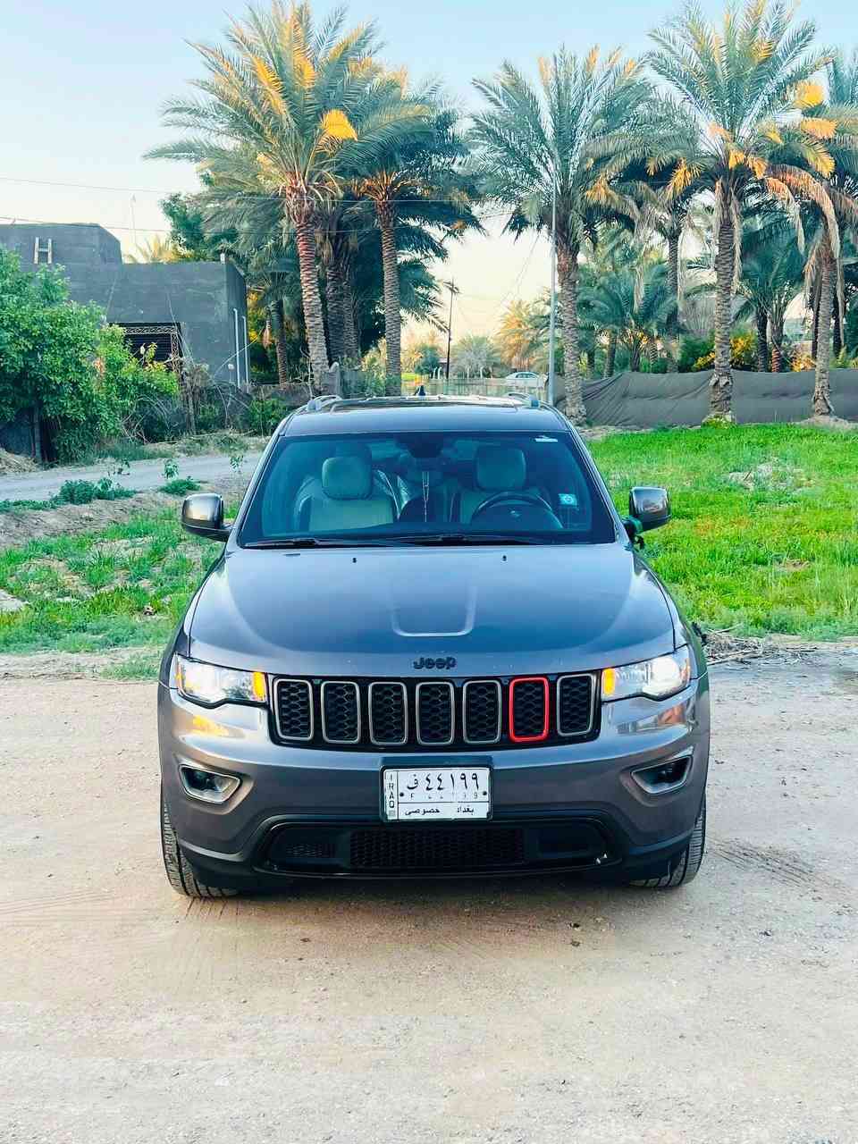 جيب كراند شيروكي العلامة الذهبية.
✅الموديل :2016 . (أمريكي )
✅المحرك : . V6. 3.6L . 
✅داخل اسود رقم بغداد بأسمي تحويل مباشر  
✅ماشية : 93 الف mi 

✅السيارة بنيد سرقة  + جاملغ الصدر صبغ وشويه من الباب الصدر  شبر او اقل  توحيد لون مع الجاملغ بدون ايرباك 
المواصفات :
✅بصمة ودخول ذكي وترحيب 
✅فتحة سقف سلايت 
✅ثلاثة أنظمة قيادة 
✅نظام ايكو 
✅ويل قياس 20 انج .
✅كير شفتر بالستيرن . 
✅كاميرا خلفية. 
✅شاشة كبيرة 10.1 أنج
✅المصابيح الأمامية زنون .
✅كشافات الضباب زنون . 
✅تشغيل عن بعد .
✅الصندوق الخلفيي كهربائي .
✅مقعد السائق كهربائي .
✅المقاعد الأمامية تدفئة .
✅حساسات خلفية . 
✅بلوتوث تلفون . 
✅محدد سرعة . 
✅نظام التشغيل والإطفاء الاوتوماتيكي .
✅المكان / بابل .
✅للتواصل : 
*********** 
***********
