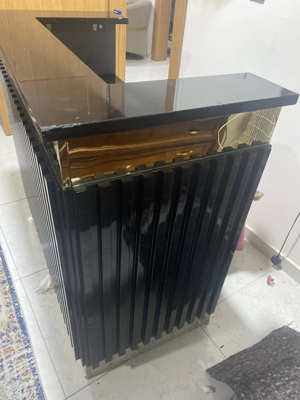 ميز كاشير اخو الجديدمعروض ب ١١٠ ألف للتواصل ***********
