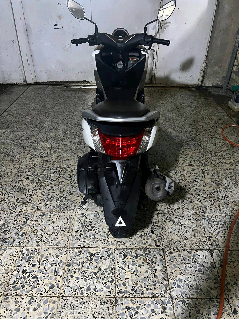 المحرك: 125 سي سي، سلندر واحد، 4 أشواط، تبريد مائي
القوة: تقريباً 12 حصان
العزم: حوالي 11 نيوتن/متر
القير: أوتوماتيك (CVT)
نظام الوقود: حقن إلكتروني
خزان الوقود: حوالي 7 لتر
الوزن: حوالي 131–132 كغم
الفرامل: دسك أمامي وخلفي مع ABS
صرفية الوقود: تقريباً 2.2 لتر لكل 100 كم
دراجة صار ٤ اشهر منزلهة من الرمبة ب ١٦ ورقة هسة صار عدي ضرف ومستعجل عل فلوس عنوان بغداد الدولعي