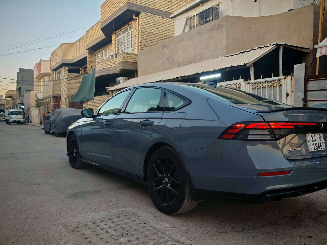 هوندا اكورد 23 سبورت ا لون مميز
يعني خلقة واخلاق ومصروف ليها هواية تخم ويالة وتايرات يعني انسى مشكلة الطسة 
مواصفات اعلى من السبورت العادية 
فتحة وبصمة وجلد وخزن وتدفئة مفوولة حادث جانبي بابين صب فقط وايرباك بردة فقط 
رقم بغداد بأسمي تحويل ثاني يوم 
 صارف عليها هواية ومناقصها اي شي وحادث حلو وبچم وخلف كبس كاني بغداد  بيع او مراوس بعالي حسب القناعة...
للاستفسار ***********
