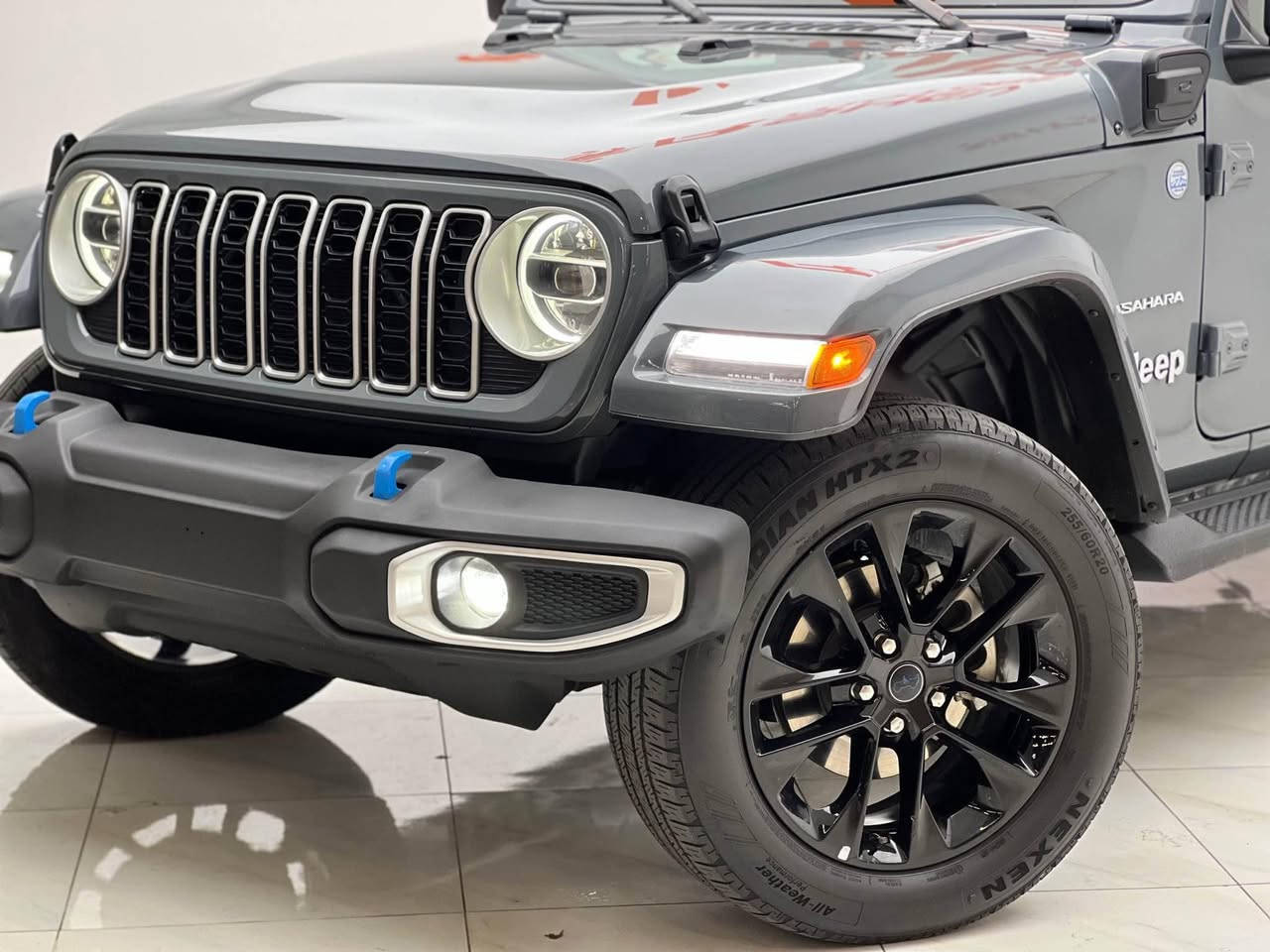 Jeep Wrangler 2024 4XE 
جيب رانجلر ٢٠٢٤ 4xe 

مواصفات Sahara فول و لون كلش حلو 😍

مكينة ٤ سلندر حجم ٢.٠ لتر توربو هايبريد 
ماشية 30,000 ميل و بحالة جداً ممتازة 

ضرر السيارة جاملغ امامي و جاملغ خلفي و باب سايق مبدل شركة  بس ايرباك تكمة طاك مرجع سستم  
السيارة كلش حلوة و نظيفة 

السيارة رقم كاتي تترقم شمالي 
مكفولة من كير و محرك و كهربائيات

و ب سعر(310$) ورقة و بيها مجال

مكان السيارة

دهوك -معرض ارشف R-Shev
رقم51 من معارض التيرمينال 

***********
*********** دهوك, العراق
