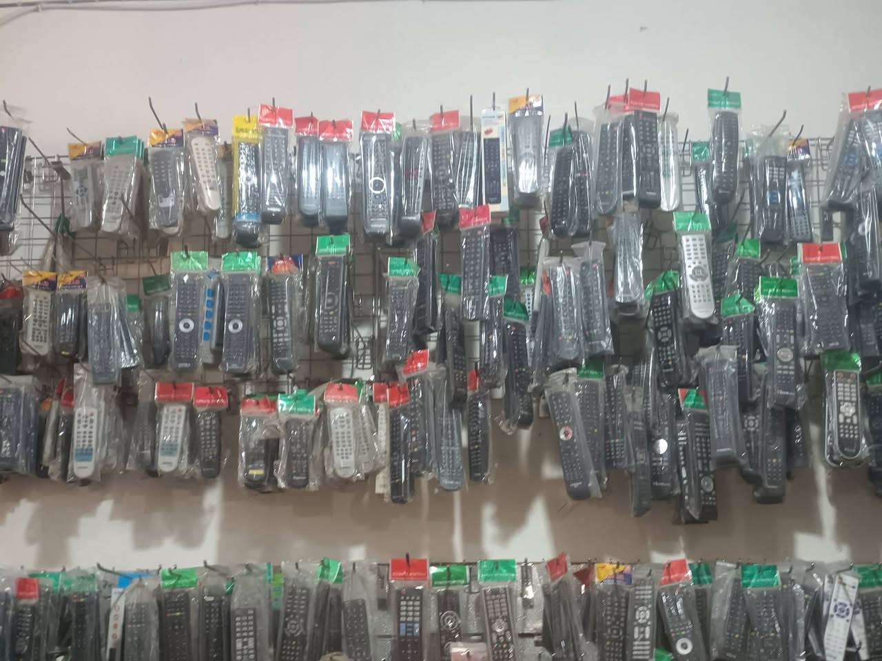 يعلن مركز القمه للموبايل
عن توفر لدينا جميع انواع الريموت البلازما والستلايت 
عنوان المحل بلدروز شارع المسعوديه اسم المحل القمه للموبايل 
ملاحظه يوجد خدمه توصيل محافظات 
بإدارة وإشراف
محمد ابراهيم      سيد حمزه سبتي النداوي


**إذا كنت صاحب هذا الإعلان وتريد حذفه لأي سبب، رجاءا أرسل رسالة إلى الدعم الفني**