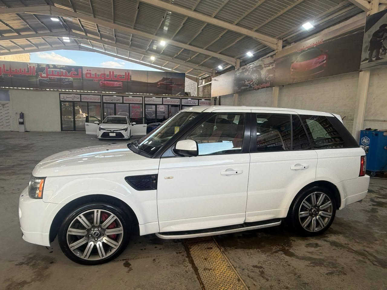 السلام عليكم ورحمة الله وبركاته/// بيع او مراوس 
رانج روفر 2012 سبورت فول 1/1  خليجي وكالة سردار اوتو باي كرافت اعلئ شي
السيارة جديدة وماناقصهة سنوية باسمي تحويل ثاني يوم
مكينة V8 سوبر
السعر ١٦٥ ورقة
بيع او مراوس حسب القناعة الاتصال ***********
بغداد كاظمية الطائيين بغداد, العراق
