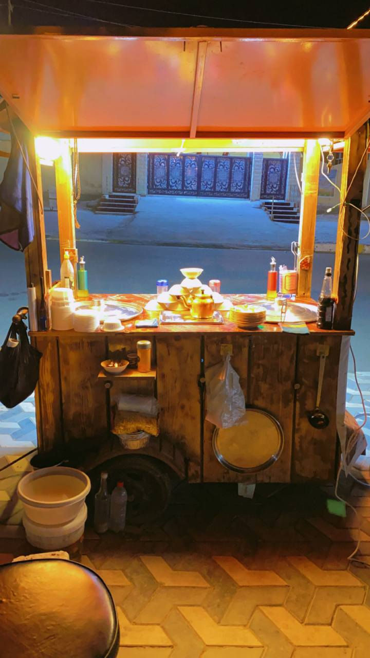 سلام عليكم
عربانة للبيع ترهم لعدة مشاريع
هيكل حديد بالكامل مغلف خشب 
بيها 3 طباخات كبار
وتأسيس كهرباء كامل
بيها 3 فتحات + موجودة الخشبات خاف تسد الفتحات مالتها
العربانة جاهزة من كلشي 
للأستفسار ***********  اتصال او واتساب
