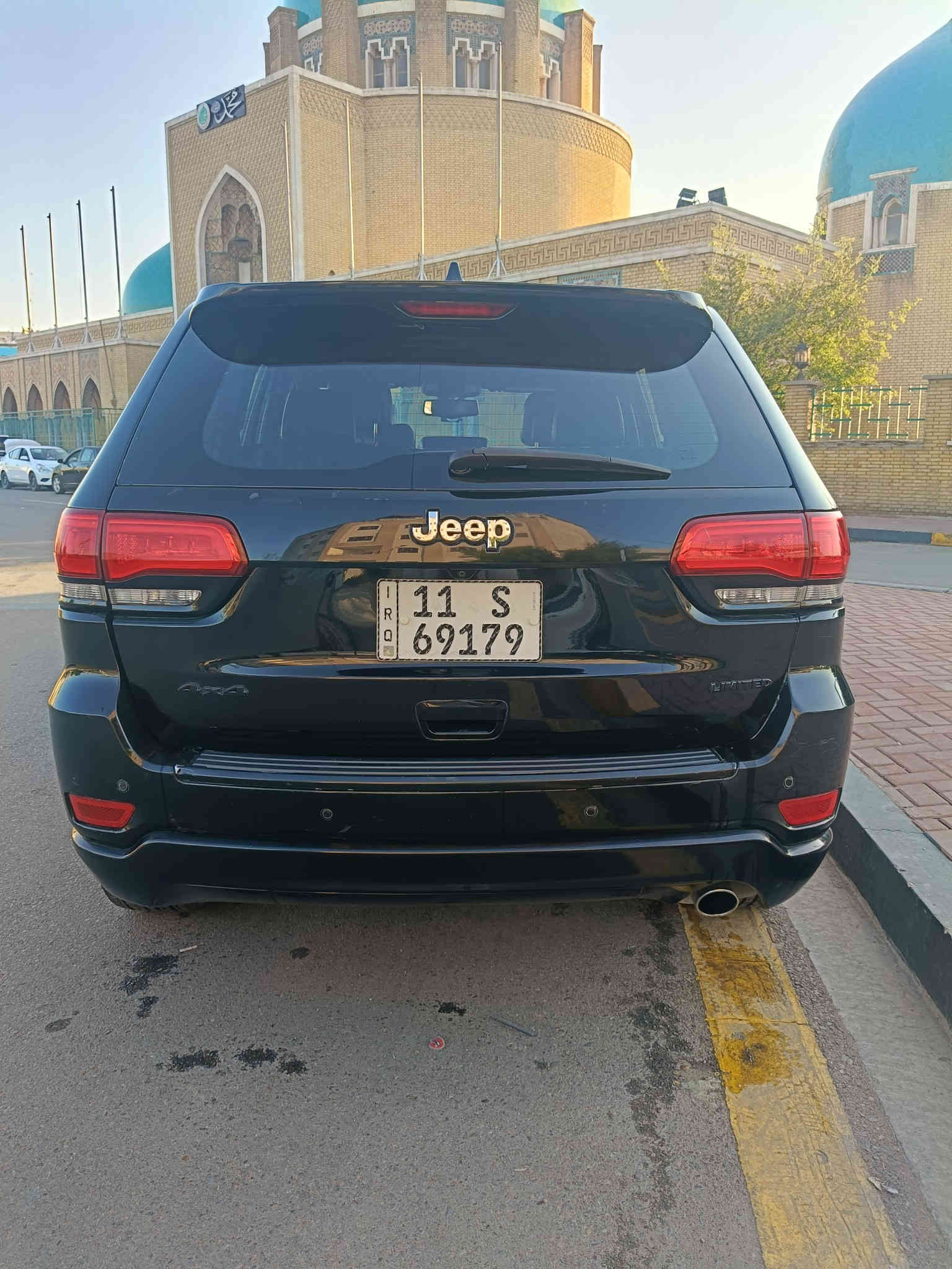 الاتصال ***********
السعر 210
مكاني بغداد الاعظمية
فول مواصفات  الموديل :2019 المحرك : V6.  3.6L . 
 المواصفات :
* قيادة ذاتية عند المنعطفات.   
* تحذير النقطة عمياء ⚠ .
* نظام تحذير عند تجاوز السرعة المحددة. . 
* تعديل وضعيات مقود السائق كهربائيا. 
* مرايا تعتيم ذاتي. 
* المرايا الجانبية قابلة للطي . 
* نظام الصوت من ماكنتوش مع 19 سماعة. 
* ويل قياس 18 .
* سقف بانوراما .  
* شاشه كبيرة
* نظام الخرائط (GPS) .
* عرض خرائط الطريق على لوحة القيادة.
* المصابيح الأمامية زنون .
* كشافات الضباب زنون . 
* دخول ذكي. 
* تشغيل عن بعد .
* الصندوق الخلفيي كهربائي .
* داخل جلد طبيعي 
* ذاكرة لحفظ وضعيات الجلوس للسائق. 
* المقاعد الأمامية كهربائية .
* المقاعد الأمامية تبريد وتدفئة .
* المقاعد الخلفية تدفئة .. 
* حساسات خلفية . 
* مكيف خلفي  
* تدفئة ستيرن . 
* مانع تصادم خلفي .
* بلوتوث تلفون . 
* محدد سرعة . 
* نظام التشغيل والاطفاء الاوتوماتيكي .
* نظام بريك اوتماتيكي .
صور الحادث مرفقه صبغ صفحه الأيمن مع جزء من التكمه مع جاملغ ايسر خلفي .
