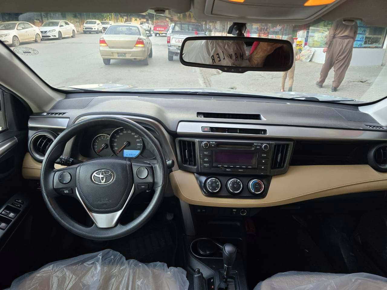 تويوتا راف فور
2018
خليجى شريكه جيهان مرغوب 
ناو زه ردى مرغوب
دبل اكسل
بى بوياغ
ته رزه يه كى كه مى هه يه 
جوار به نجه سارده كوتى هه يه 
170 هزار رويشتوه
سنوى تا 2028 نويه
گير و مكينه به شه رت

شوين سوران. هه ولير
***********
*********** سوران, أربيل
