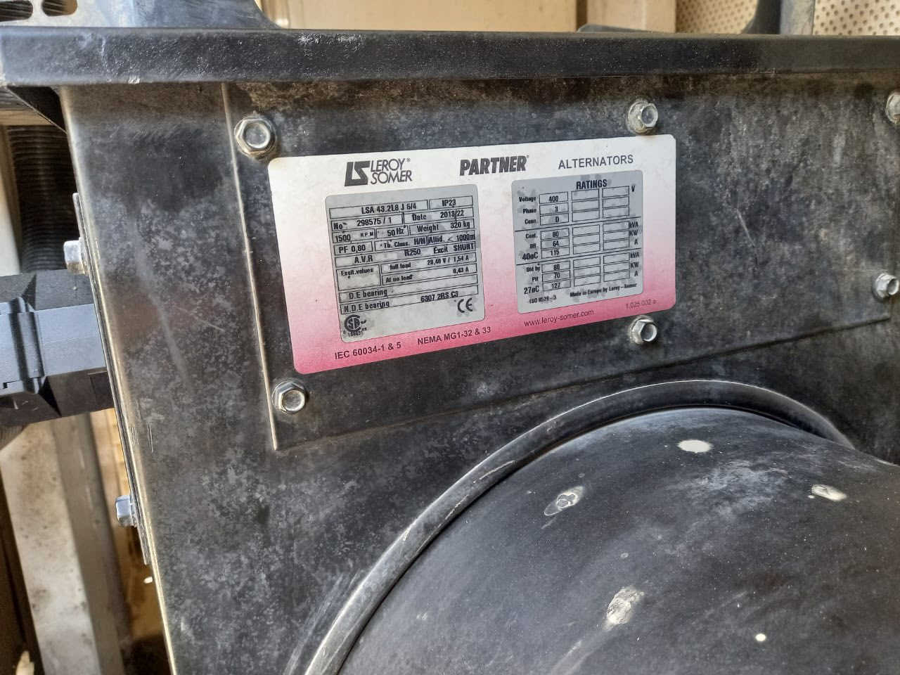 السلام عليكم 
بيركنز انكليزي 80 kvكي في للبيع
المكينه جديده شاديها ممشتغلة 
*********** واتساب 
***********
متواجد خاص
