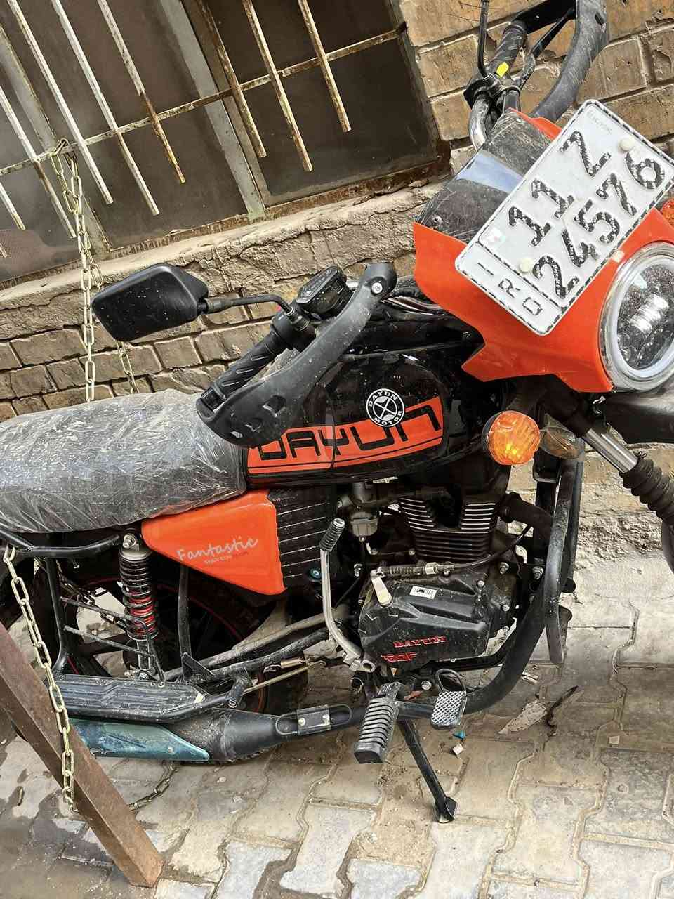 سلام عليكم اخوتي
دايوان : جبلي 

موديل :26 

حجم المكينه :200cc

رقم : بغداد الإنكليزي عدد لوحتين 

سنويه : بأسمي تحويل ثاني يوم 

ماشيه :35 كيلو متر 

نظافه : 100/100

السعر  : 3 ونص وبيهه مجال 

رقمي :***********
