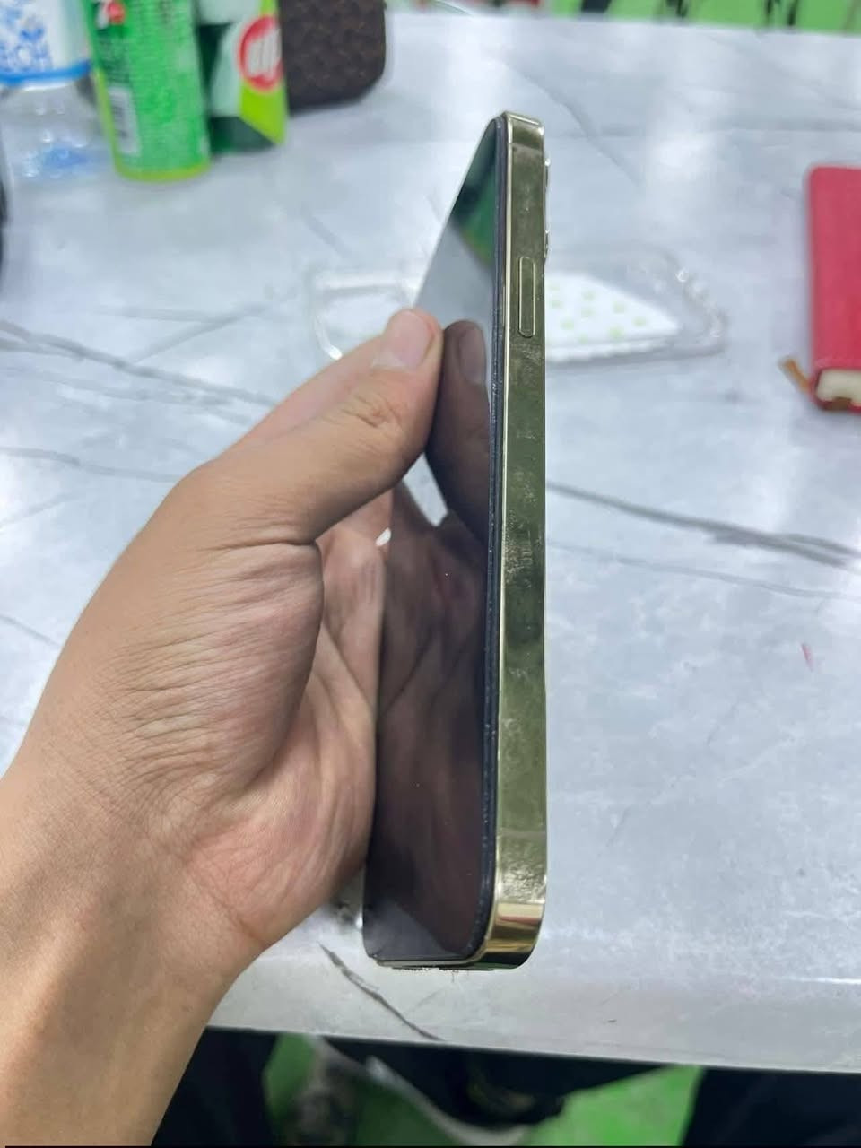 iPhone 12 Pro Max 
أيفون 12برو ماكس جهاز نضيف جديدمبدل شاشه تفصيخ
ذاكره 256غراضه كامله بطاريه74سعر 310
***********
