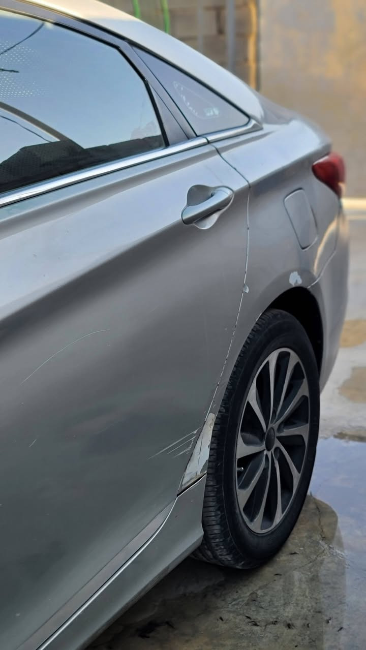 النوع: هيونداي سوناتا (Sonata 20Y)
الموديل: 2011.
​المحرك والـجير: كير ومكينة مكفولات وبشرط الفحص 100%.
​الوضع العام: السيّارة بنظافة ممتازة داخلياً وخارجياً، تحتوي على 3قطع صبغ ابيع حزام صبغ ضربات بسيطة جداً وسيرفس في الجوانب (موضحة في الصور) لا تؤثر على شكل أو أداء السيارة.
​الداخلية: كشنات جلد أسود نظيفة جداً، تحكم مقود، وباقي المواصفات المعروفة للسوناتا.
​الرقم: رقم مميز (21 K 10962) إقليم كردستان.
​💰 السعر المطلوب: 85ورقة ($8,000) وبيه مجال بسيط للشراي الطيب.
📍 المكان: [ديالى شهربان المقداديه]
📞 للتواصل والاستفسار: [***********
