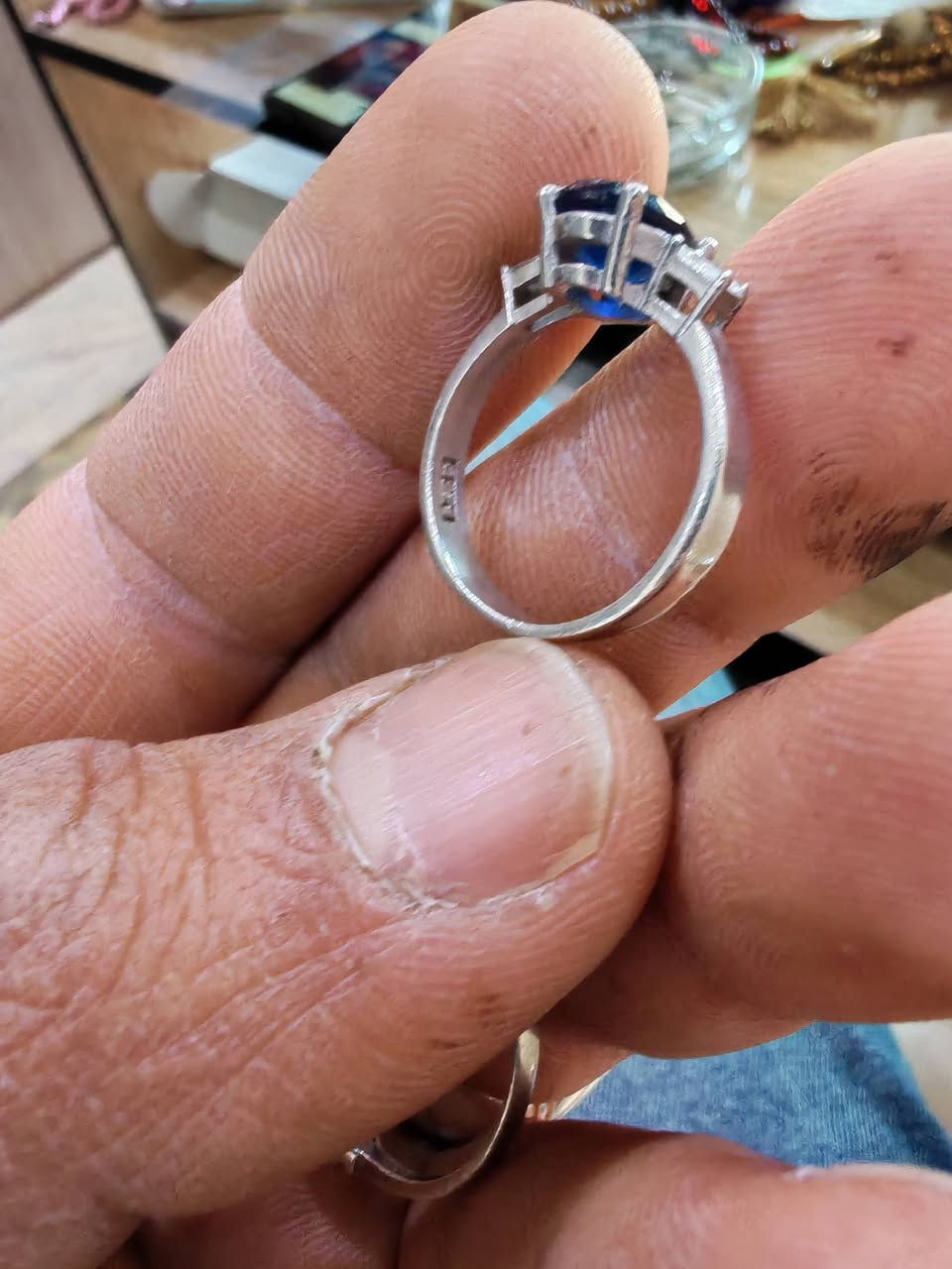 خواتم نسائية فضة 925
موديلات إيطالية 
مقاس الزفير 15
مقاس الزاركون 17
مع زنجيل نسائي خفيف تقريبا غرام ونص 
*********** بغداد 
سعرهم 35 ألف كلهم
