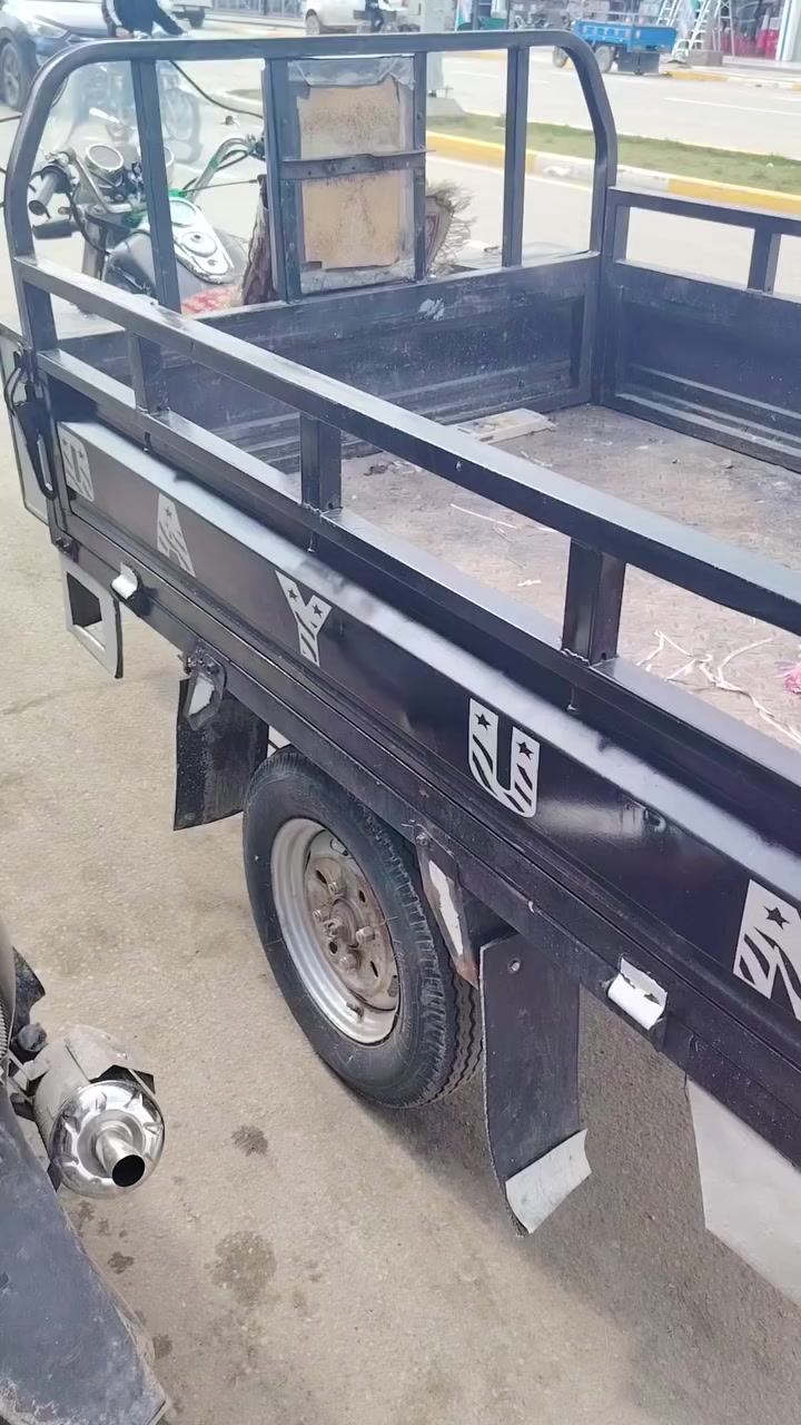 للبيع موديل 2014 مكينه عشرين مكان نعمانيه للتصال ***********
