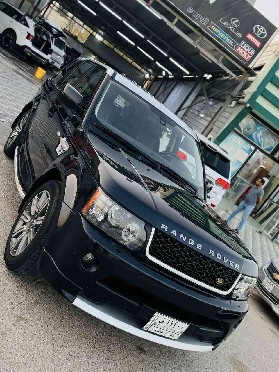 سلام عليكم للبيع او المراوس رانج ٢٠١١ مكينه عاديه سياره جديده جاهزه من كلشي رقم بغداد بسمي انكليزي مواصفات فول مواصفات الرانج معروفه مكانه ناصريه *********** السعر ١٤٢ وبيه مجال بسيط
