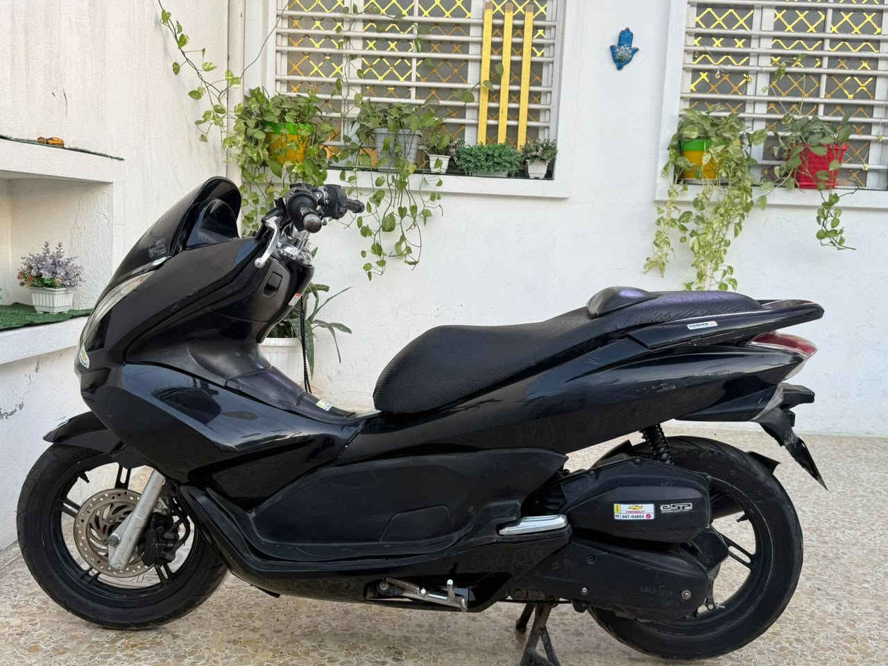 للبيع دراجه pcx ياباني اصلي نوزل خطين ستان كهرباي حساس ازدحام دراجه جديده  شلعه معدل  من الله دراجه جديده مال جناي جيل الاول بغداد الدورة سعر مليون 150 ***********
