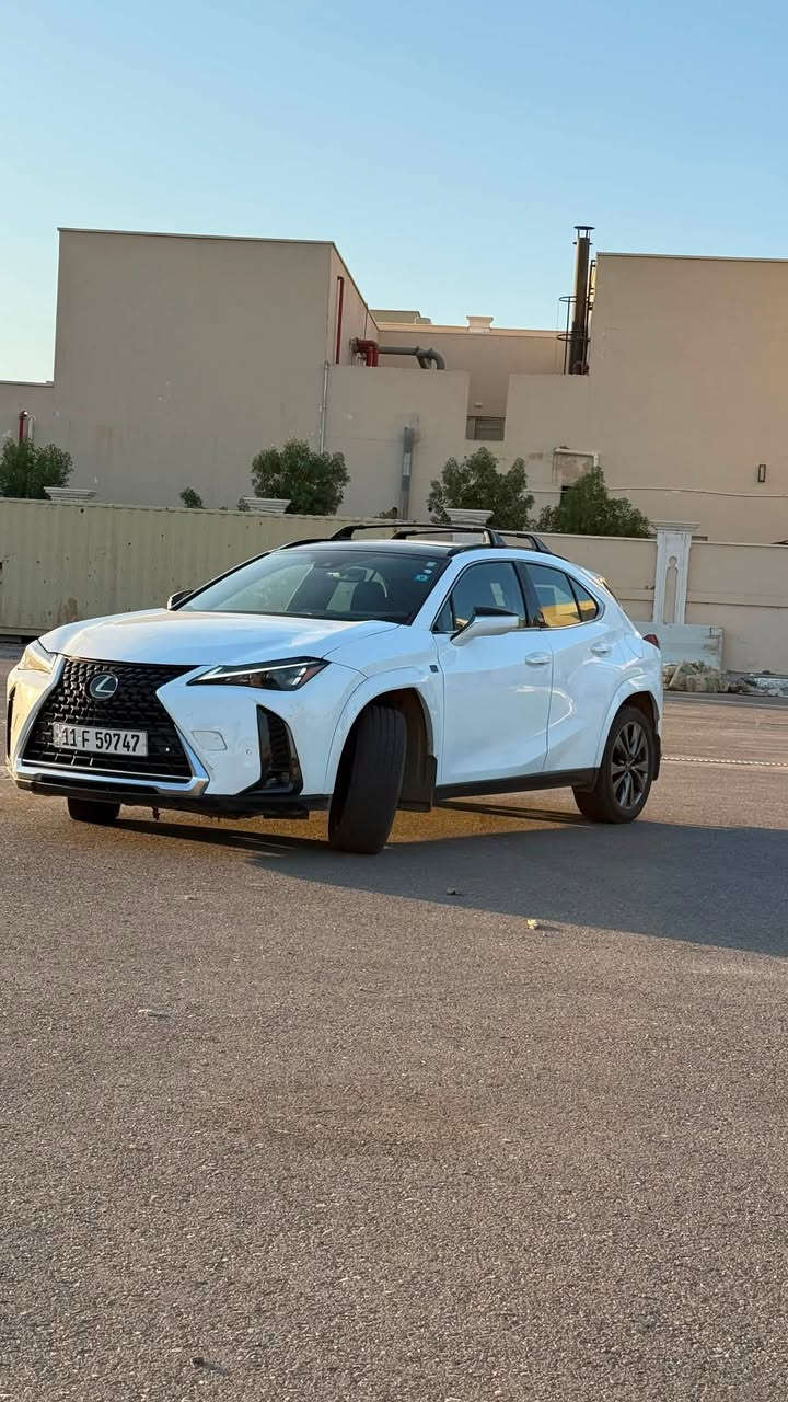 السلام عليكم
لكزس UX250H
موديل 2024
ضرر موضح بصور (باب سايق مبدل اصلي تفصيخ )
ماشية 9119مايل 
مرقم بغداد تحويل مباشر 
مواصفات السيارة F_sport 
معروفه تجي فول مواصفات
السعر 19.800$ يعني 198 ورقة
السيارة موجودة ب الرمادي
للأستفسار 
***********
