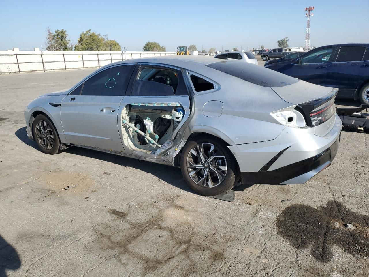 بسم الله الرحمن الرحيم
توفرت هونـداي سوناتــا موديـ2024ـل

وارد أمريكي سياره موضح حادثه امامكم 

#بامكان_ادخال_السياره_بقرار_شهداء

• #بامكان_ادخال_السياره_عن_طريق_المنفذ_الشمالي 

السعر 158 $

مصلحه واصله ميناء 

#مع_التصليح_واصل_ميناء_بدون_كمرك_وتخليص 

لل استفسار واتساب 

علي الحوراني ***********
