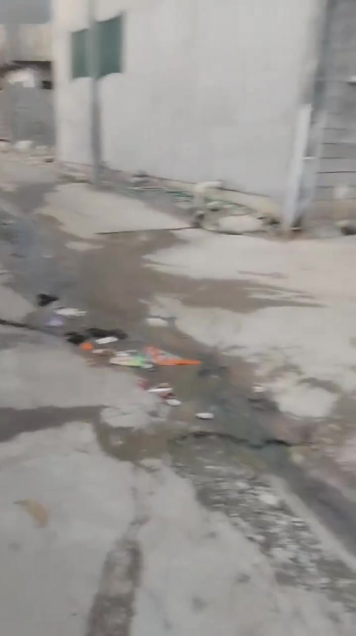 بيت للبيع في حي الملايين الثانية صاير بين جامع العادل وجامع حماشي سند زراعي سند ٢٥ وصل بلدية بسمي المساحة ١٥٠ متر خدمات كاملة ماي زايد كهرباء وتبليط السعر ٧٠ وبي مجال قليل للتواصل خاص او الاتصال على الرقم ***********
