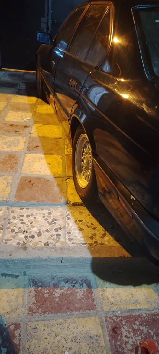 بي ام   موديل ٩٥,رقم دولي شمالي  مكينه وكير وتبريد  كله جاهزه. السيارة خير من الله شغل وطلع سعره ٦٥وبيه مجال شي قليل مكان حله  مفرق سنجار عنانه  مكلف بالنشر  للاستفسار ***********
