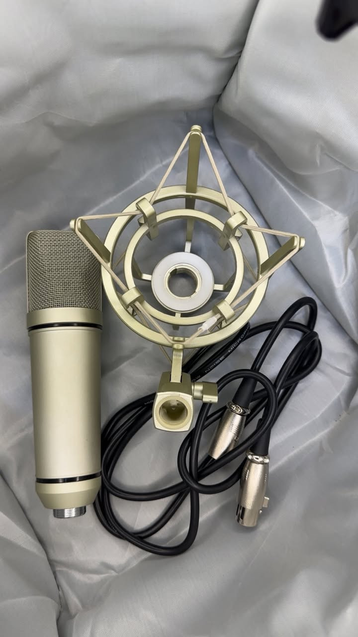 مايكروفون بهذا الشكل احترافي مع قاعدة لون ذهبي ستديو 
السعر 20 الف


**إذا كنت صاحب هذا الإعلان وتريد حذفه لأي سبب، رجاءا أرسل رسالة إلى الدعم الفني**