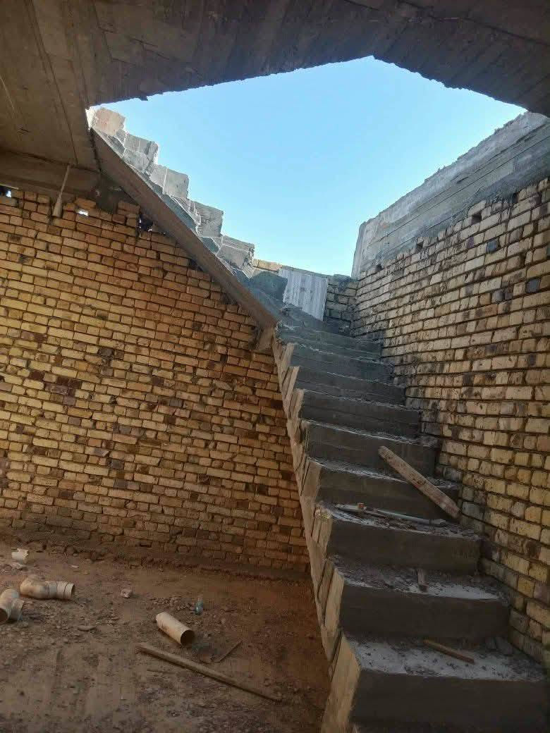 هيكل كامل مساحته 200 حي الحكيم نزله بيت زرزور 
غرفتين وصاله ومطبخ واستقبال وحمامات خارجيه وداخليه ومنور وترك
مجاري وماي والارضيه محدوله سبيس 
مرقم بلبلديه
 سعر 32 ،🌹🗼
الستفسار ***********
