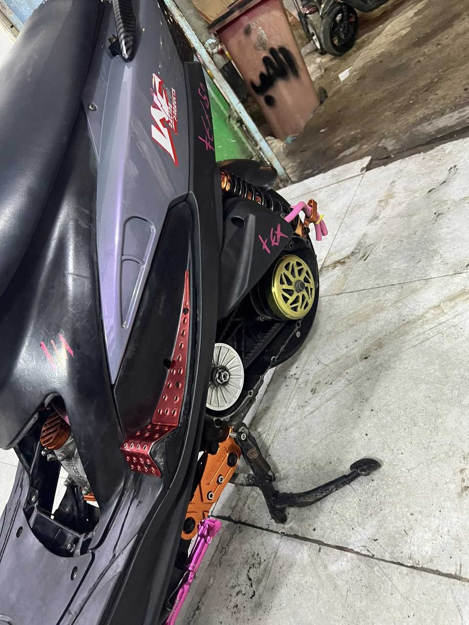 ماكس عدله
مزوده منطول للطول 
شغاله منلايت للبكلايت
55 بلاد تزويد كله اصلي وشد مضبوط
ونصبه كدام عينك)
العنوان/العمارة/العرضات/فلكة القاضي)
الشراي يتصل ***********
