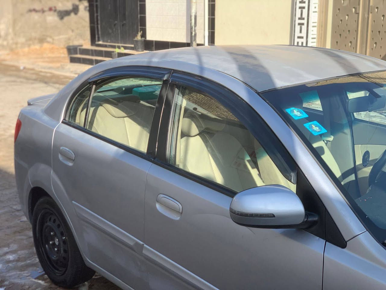 السلام عليكم كيا ريو مديل 2012 محرك 1600 سونار مرفق بالصور مكينه كير حداديه تخم تاير بسمي مكان سياره النجف رقم الهاتف *********** سعر 83
