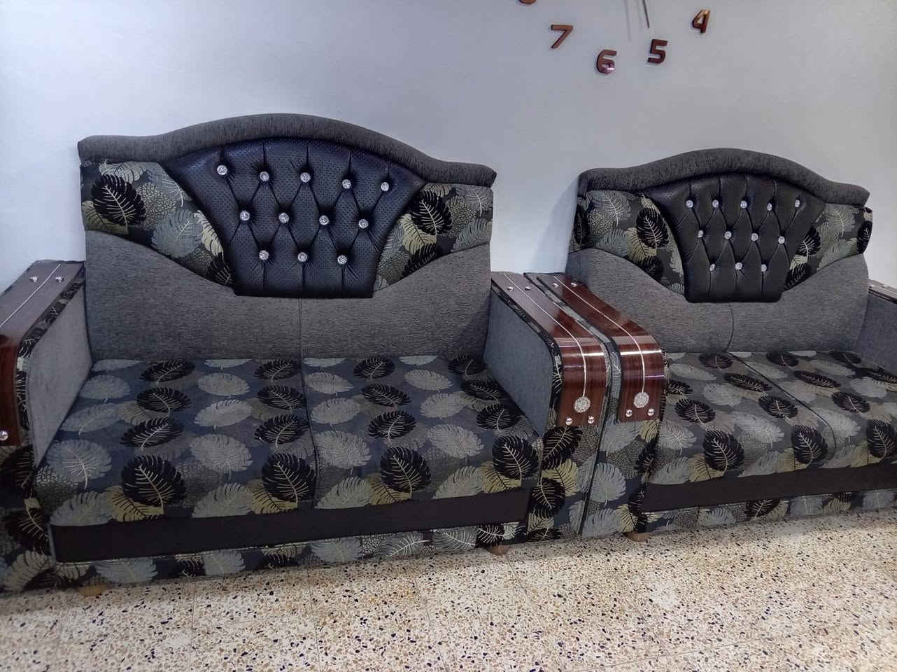 طخم 5قطع خشب عراقي ثقيل
السعر 750 الف


**إذا كنت صاحب هذا الإعلان وتريد حذفه لأي سبب، رجاءا أرسل رسالة إلى الدعم الفني**