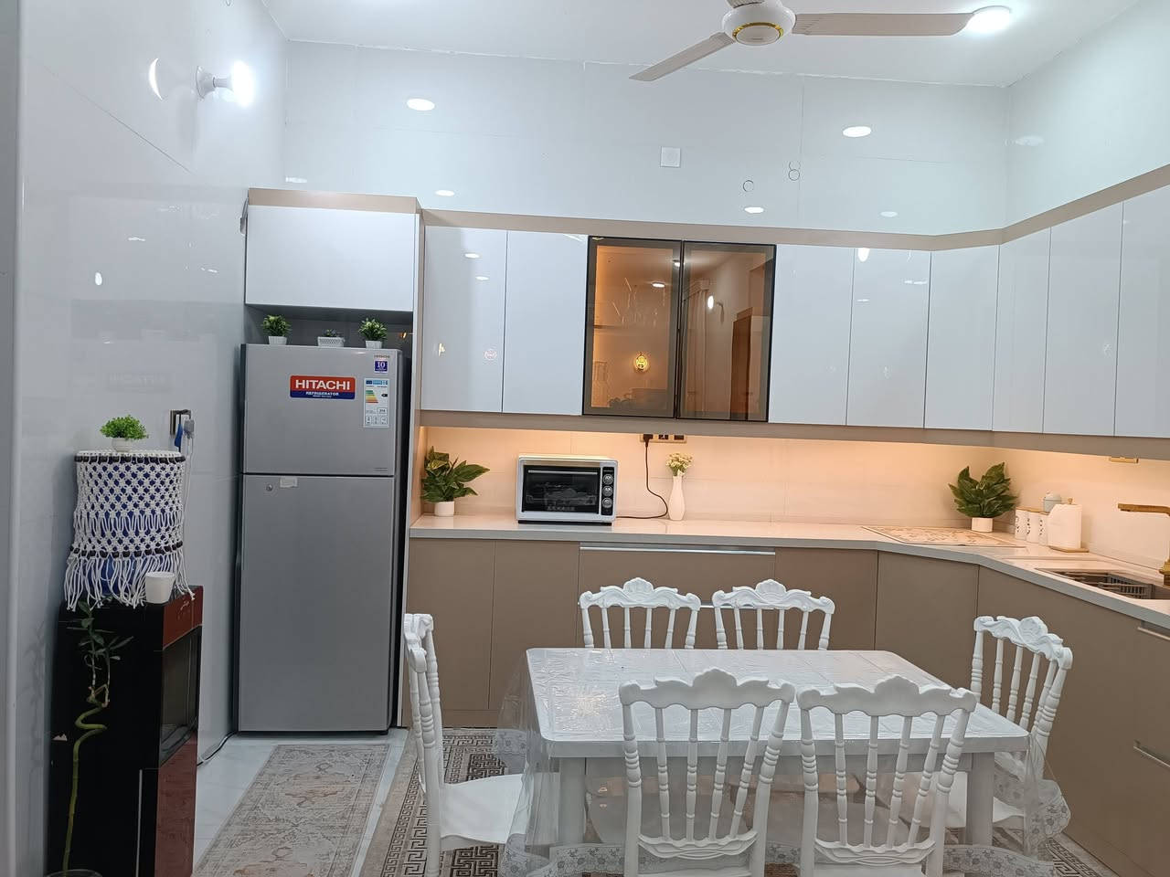 ـــــــــــــــــــــــ

تفاصيل البيت

🛣️شارع 10 متر، تبليط وارصفة

🏕️بناء حديث 2025 طابق ونصف مع واجهة

🏝️حديقة

🏫استقبال (مع صحيات)

 - مطبخ حار وبارد

-صالة درج

-صالة داخلية

-غرفتين

-صحيات

-الطابق الثاني (غرفة كبيرة وصالة)

📡انترنت ضوئي +نظام كاميرات+نظام ستلايت. 

السعر مناسب مطلوب اسكان يطيح من السعر

للاستفسار الاتصال على الرقم التالي

***********
