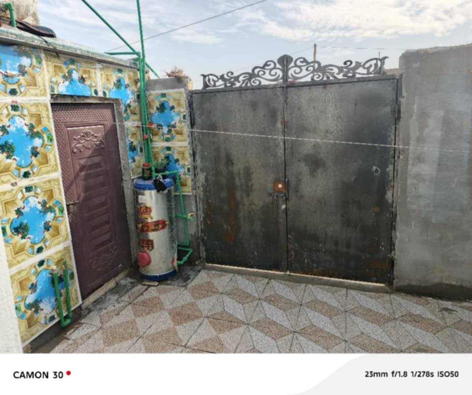 بيت 🏠 زراعي البيع بناء جديد توني سكنته صار 5ايام مساحه 130   يتكون من غرفتين وصاله ومطبخ  وديوانيه هيكل ومنور البيت سيراميك كوله   البيت مشمول بل تطويب بي وصل المنطقه بوابت حي صناعي ثلاجات قرب الحولي جديد تربيه جديده  كلهن   يمه  السعر 26 وبي مجال ***********
