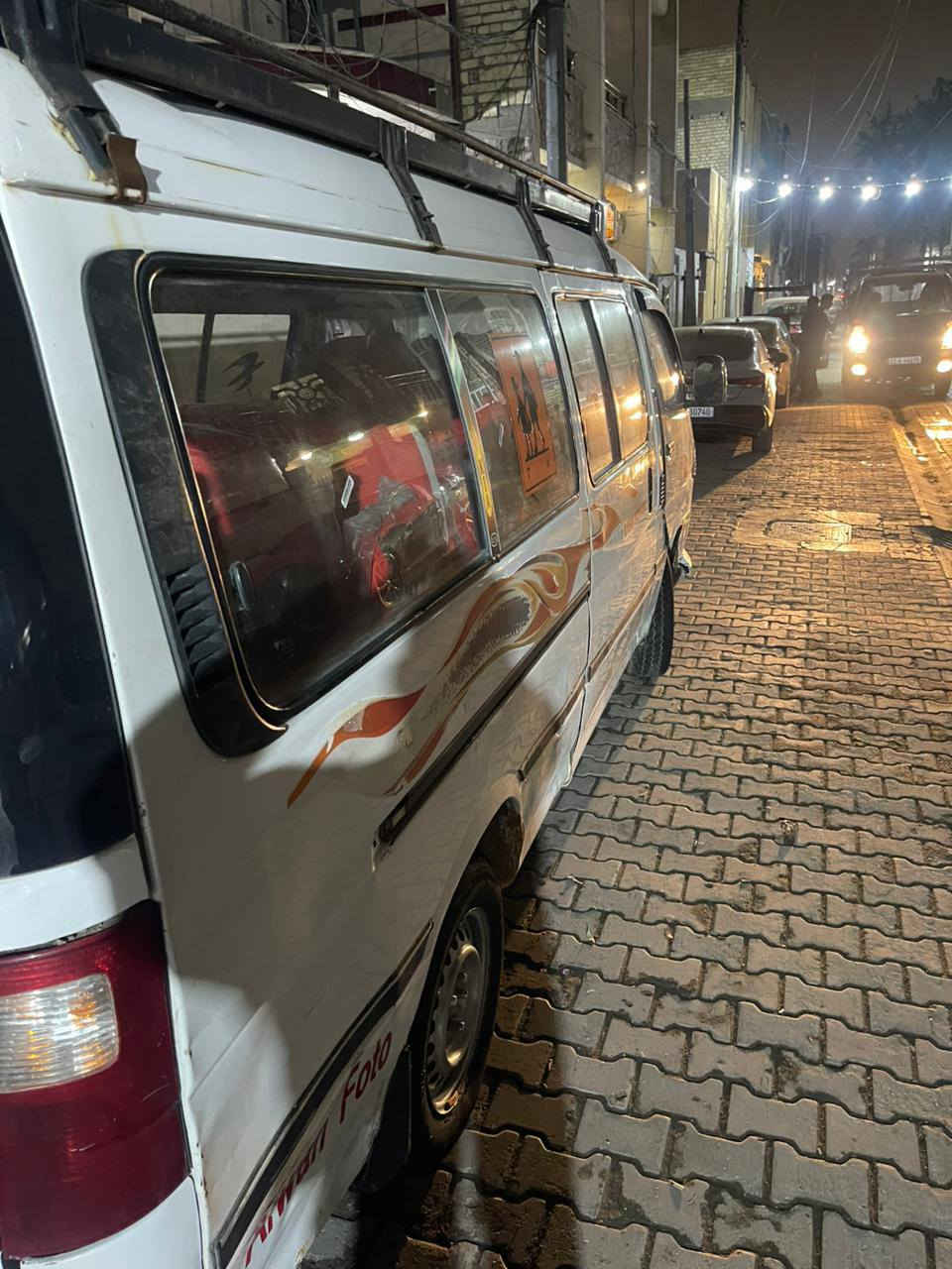 السلام عليكم شباب عندي هاي فتون موديل ٢٠١٣ سياره حلوه نقصها شويه ترتيبات سنويه كارتونيه رقم بغداد الماني للعلم السياره جاهزه للشغل سعرها ٣٠ وبيها مجال مكانها ديالى رقم التلفون ***********
